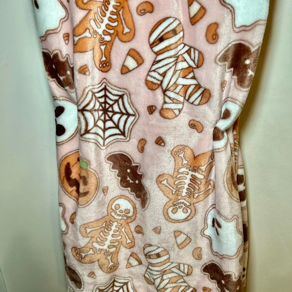 Halloween Gingerbread Cookies Plush Throw Blanket Skeletons Ghost Bat Pumpkins
